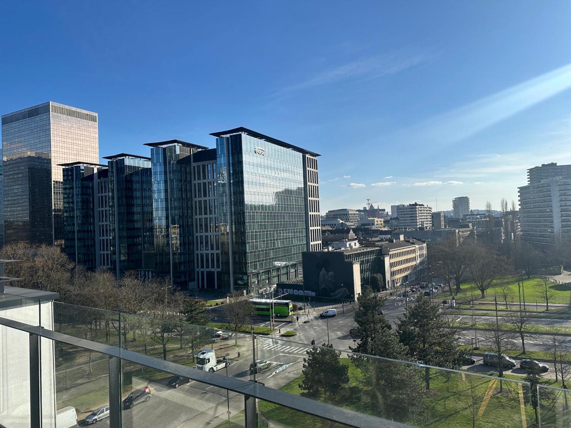 Penthouse In With Stunning View Apartment *